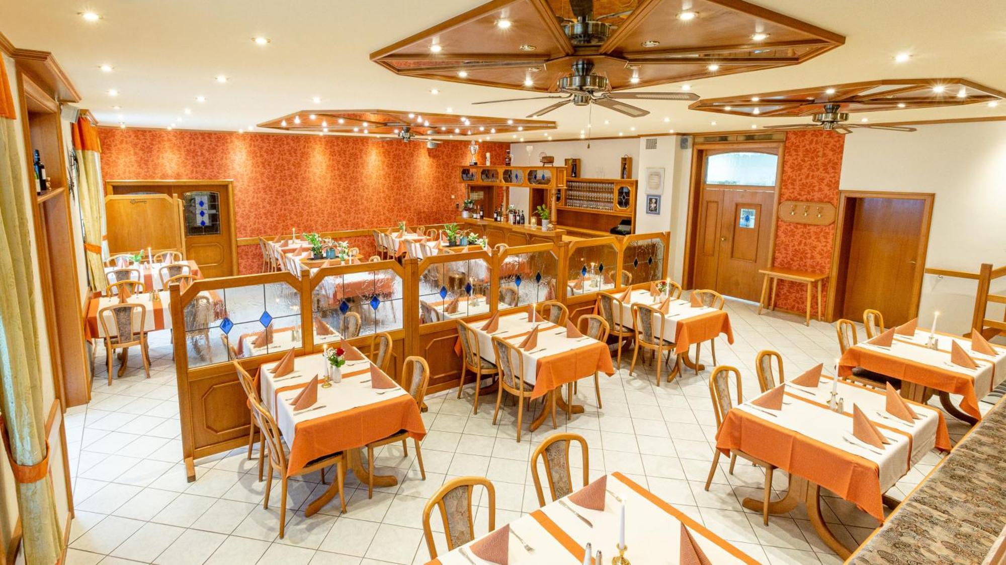 Hotel Restaurant Zur Neroburg Neroth Екстериор снимка