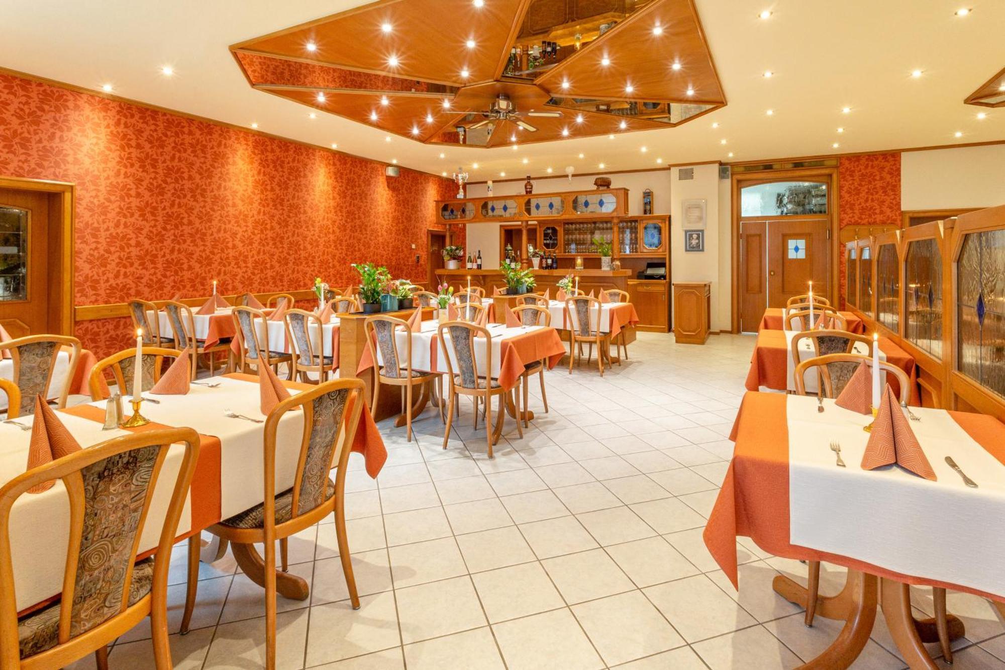 Hotel Restaurant Zur Neroburg Neroth Екстериор снимка